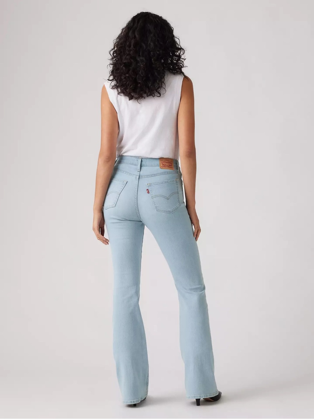 NWT Levi’s 726 Flare High Rise Jeans in Light Wash Denim Size W26 X L32 - Picture 2 of 7